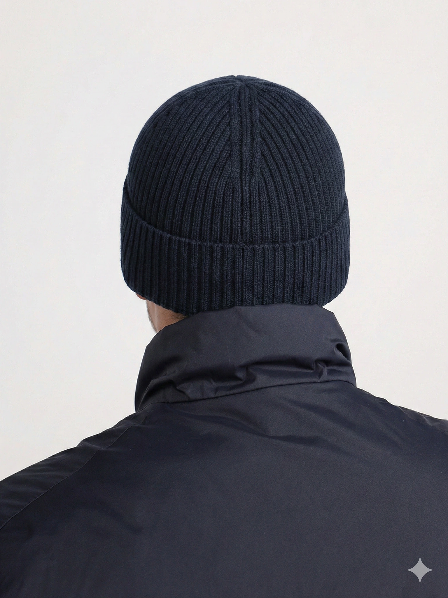 Шапка-бини темно-синего цвета с отворотом из хлопка